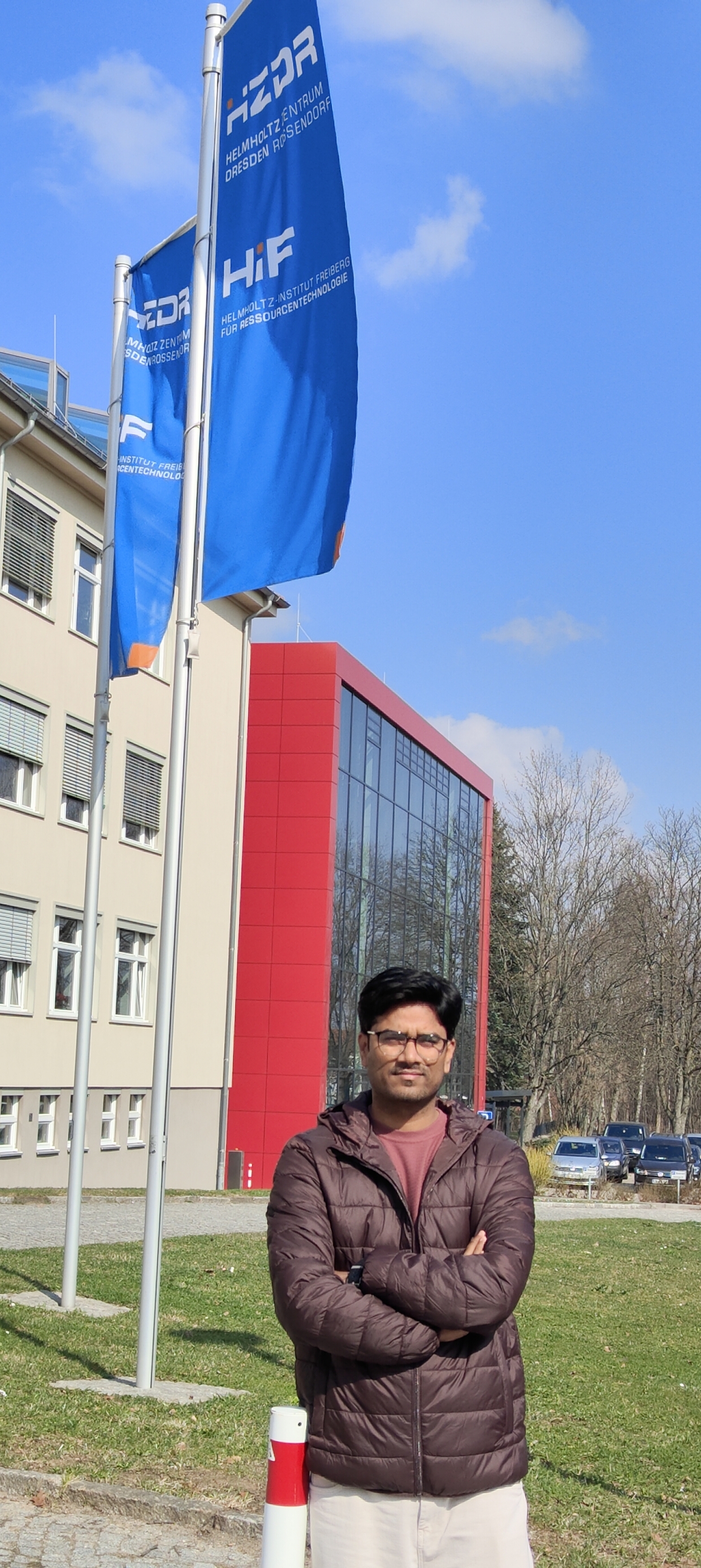 Outside the Helmholtz Institute Freiberg building